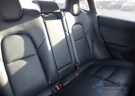 2018 Tesla Model 3 Long Range/Performance z USA, uszkodzony, nr VIN 5YJ3E1EB1JF128751